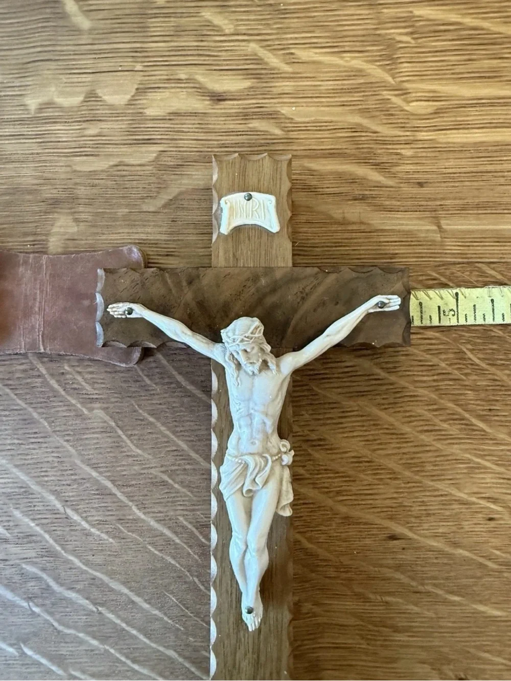 VTG Genuine Walnut Cross Scalloped Edge Jesus the Nazarene…Christian 9”x4.5”